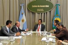El gobernador Scioli, esta semana, al recibir un proyecto empresario portuario para el norte de la provincia.
