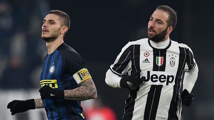 Es el único campeonato de élite europeo que todavía está por decidirse. La única liga de alto nivel que todavía no tiene un dueño. La Serie A, el campeonato italiano, vive las últimas cuatro jornada con una incertidumbre importante, debido al gran duelo entre la Juventus y el Napoli. Tras la exhibición de los hombres de Maurizio Sarri, que se impusieron en la cancha de los de Massimiliano Allegri en el último choque directo gracias a un golazo de cabeza de Kalidou Koulibaly, ahora está todo al rojo vivo.