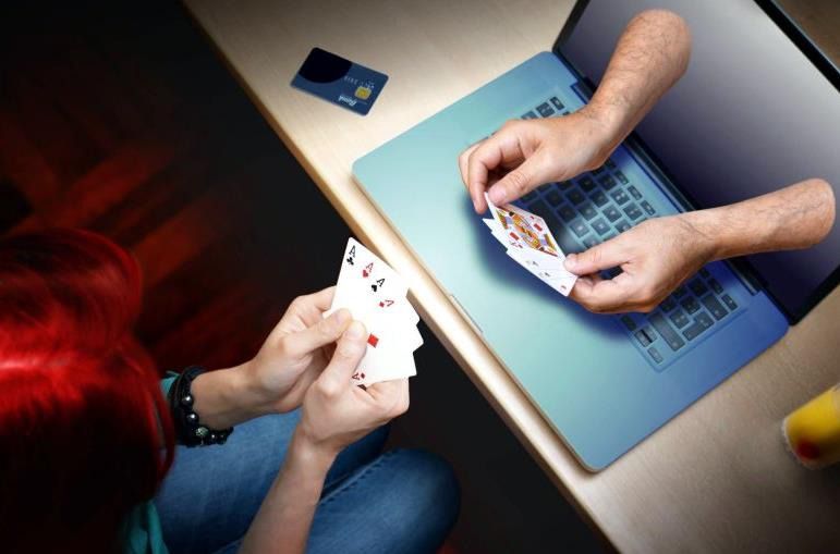 En los últimos años, el crecimiento de los casinos online es innegable. A tal punto aumentó su popularidad, que el casino tradicional está quedando atrás. La posibilidad de jugar a través de internet y desde la comodidad de la casa, es una oferta muy tentadora para las personas. Las tragamonedas y la ruleta son los dos juegos más populares.