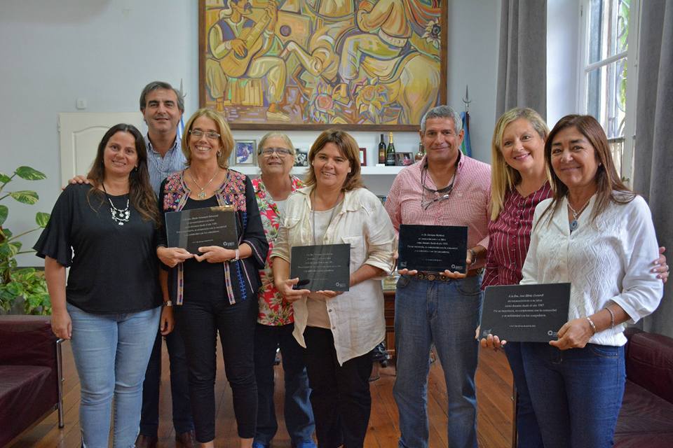 Este martes, los docentes Enrique Ramírez, Fernanda Delorenzi, Ana Silvia Gottardi y Graciana Sanseverino recibieron distinciones al jubilarse, tras desempeñarse en la función durante 30 años en distintas instituciones educativas municipales.