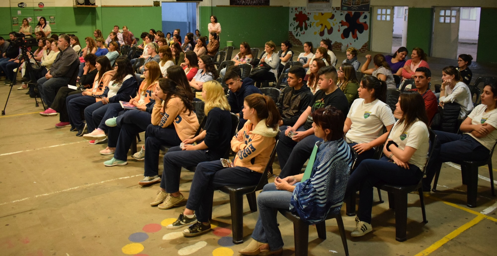 Ante un importante marco de asistentes y medios, la UNSAdA presentó la Tecnicatura Universitaria en Acompañamiento Terapéutico (Res CS N° 91/2018), una de sus nuevas carreras, que se dictará en 2019 en Capitán Sarmiento. Inauguró la presentación la vicerrectora de la Universidad, Silvina Sansarricq, quien destacó: “estar en Capitán Sarmiento nos genera mucha satisfacción porque siempre hemos sido muy bien recibidos, especialmente por su intendente, Oscar Ostoich, desde el inicio de las actividades de la UNSAdA”.