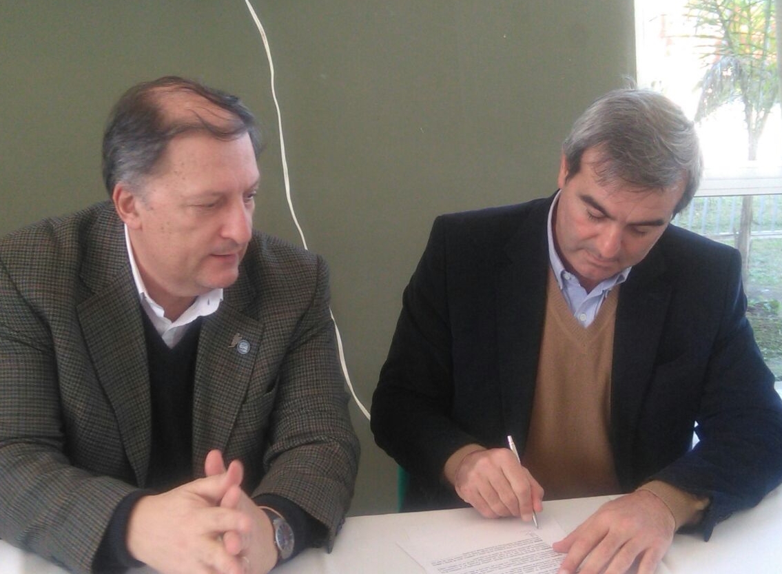 Este martes al mediodía, se realizó la firma de un convenio entre la Municipalidad de San Antonio de Areco y la Comisión de Investigaciones Científicas (CIC) de la Universidad local. La rúbrica estuvo a cargo del intendente Francisco “Paco” Durañona y el presidente de la CIC Pablo Romanasi.