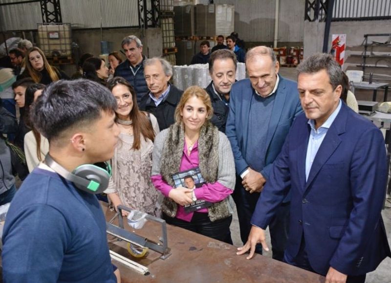 Acompañados de María Eugenia Ball Lima, la candidata a intendenta por el Frente de Todos de Pergamino, Francisco “Paco” Durañona y Sergio Massa mantuvieron una reunión con productores de la Federación Agraria Argentina.