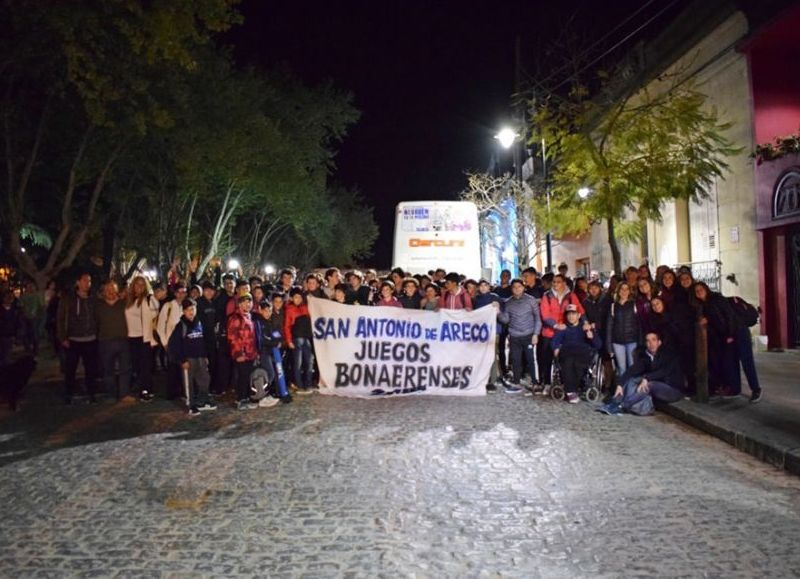 Con la presencia de familias y vecinos que se acercaron a desearles buena suerte, los participantes partieron el viernes por la noche rumbo a “La Feliz”.