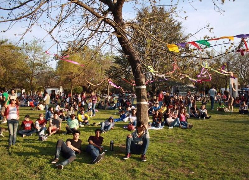 Todos los años, la ciudad recibe la nueva estación con atractivos festejos.