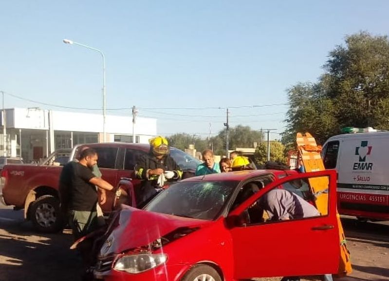 Un grave accidente se dio en la Ruta 8 en la intersección con la calle Arostegui, en barrio Villa Sanguinetti de Arrecifes.
