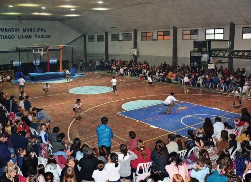 Se cumplen 29 años del Gimnasio Municipal Santiago Luján Saigos de San Antonio de Areco.