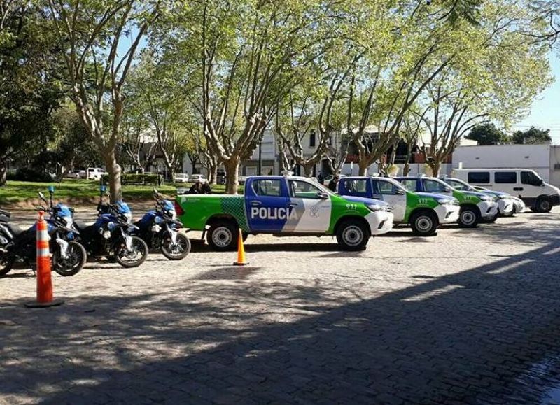 Cuatro nuevas camionetas y tres motocicletas para incrementar la seguridad.