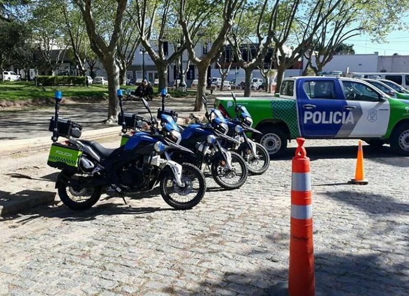 Cuatro nuevas camionetas y tres motocicletas para incrementar la seguridad.