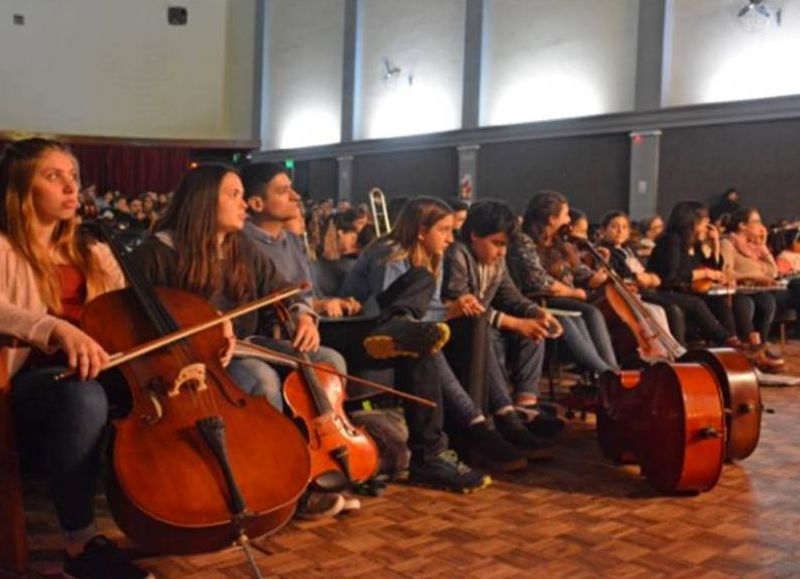 Alumnos y docentes de ambas instituciones compartieron el encuentro con un gran concierto de cierre en el Cine Vieytes.