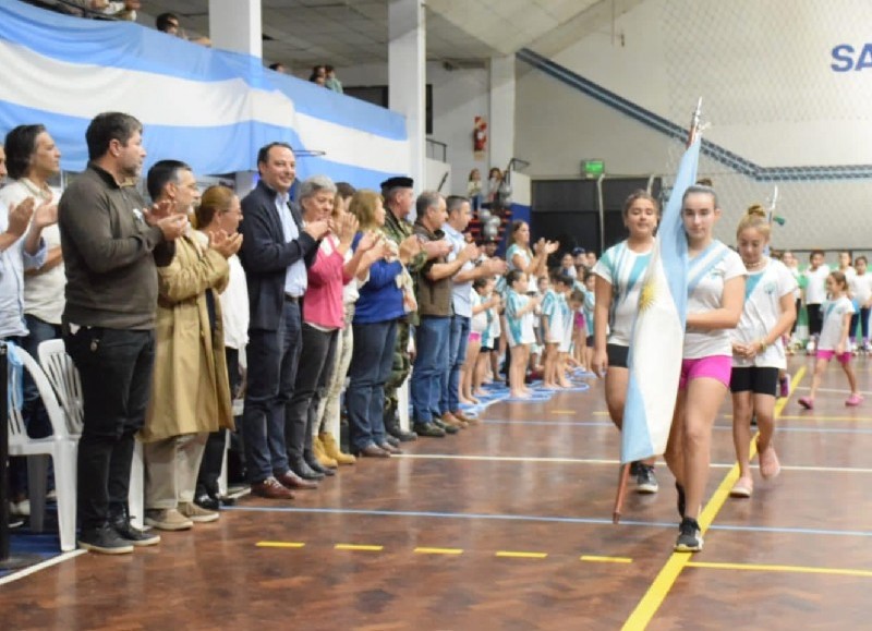 A puro color, aplausos y emociones, se vivió el 25 de Mayo con una jornada familiar. En la misma, además, se celebraron los 30 años del Gimnasio Santiago Luján Saigos.