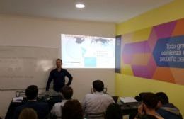 Físico argentino de nivel internacional brindó una charla en la Universidad local