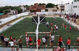El Municipio inauguró el playón de césped sintético del gimnasio Saigós