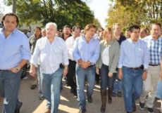 Los ministros y legisladores de Scioli arriban al acto de presentaci�n en sociedad de la agrupaci�n peronista bonaerense �La Juan Domingo� realizado ayer en Los Toldos