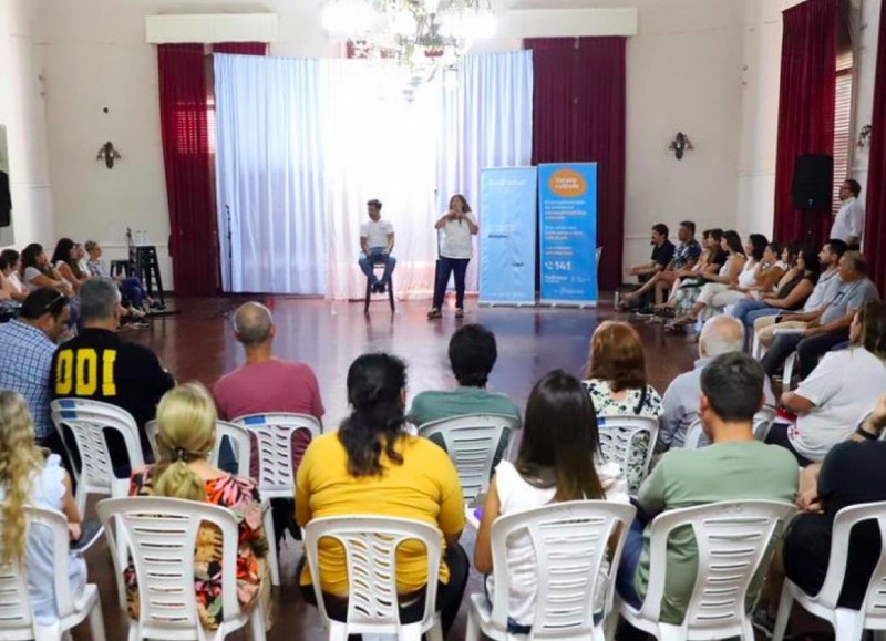 Gabriela Torres , la secretaria de Políticas Integrales sobre Drogas de la Nación Argentina, y el intendente de Carmen de Areco, Iván Villagrán, encabezaron la apertura del evento.