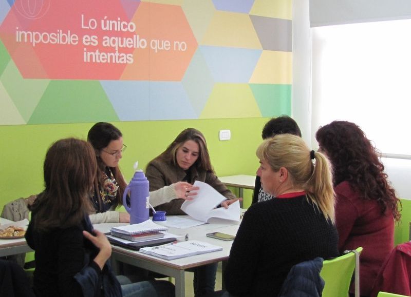 El programa de NEXOS implicó tutorías para alumnos y capacitación de docentes.