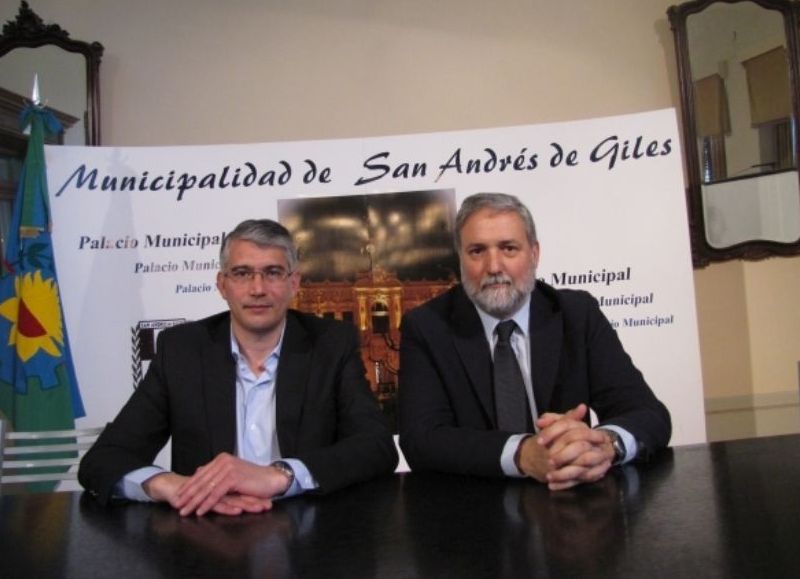 El intendente de San Andrés de Giles, Carlos Puglelli, y el rector de la UNSAdA, Jerónimo Ainchil.