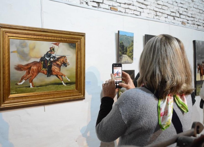 Comenzó la apertura de la muestra de arte "De vuelta al pago" de Carola Taddeo.