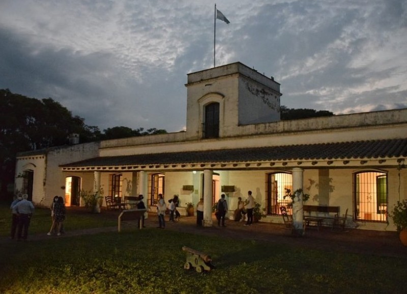 La Municipalidad de San Antonio de Areco informó que la dirección del Museo Ricardo Guiraldes  todos los miércoles de enero y febrero por la noche realizará visitas a vecinos.
