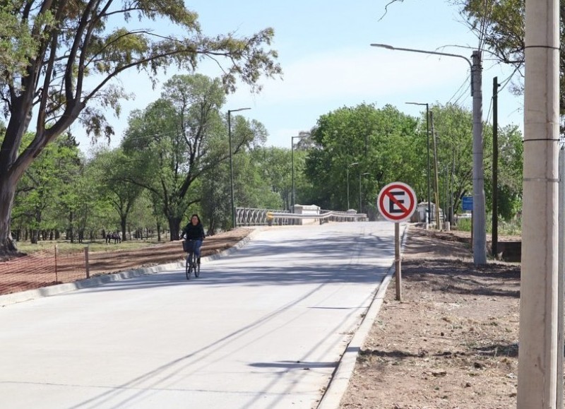 Además de la pavimentación, se instaló un sistema de drenaje. 