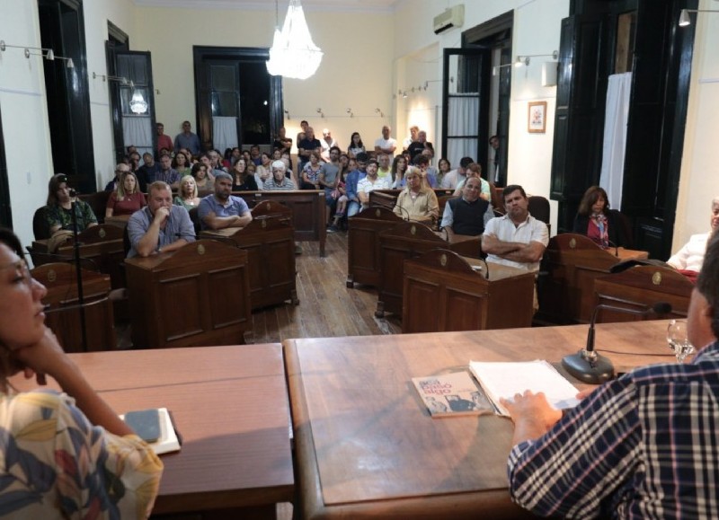 El evento estuvo a cargo del periodista e investigador Marcelo Di Carlo.