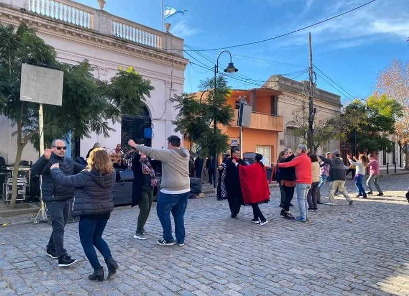 La Municipalidad de San Antonio de Areco realizó las fiestas patronales en las calles de la ciudad.