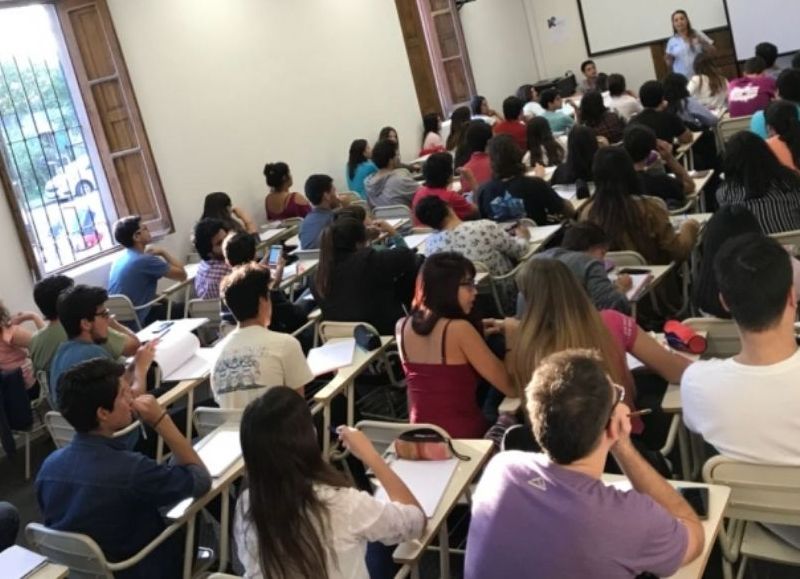 Otros 150 estudiantes se encuentran en proceso de evaluación para las becas Progresar e YPF.