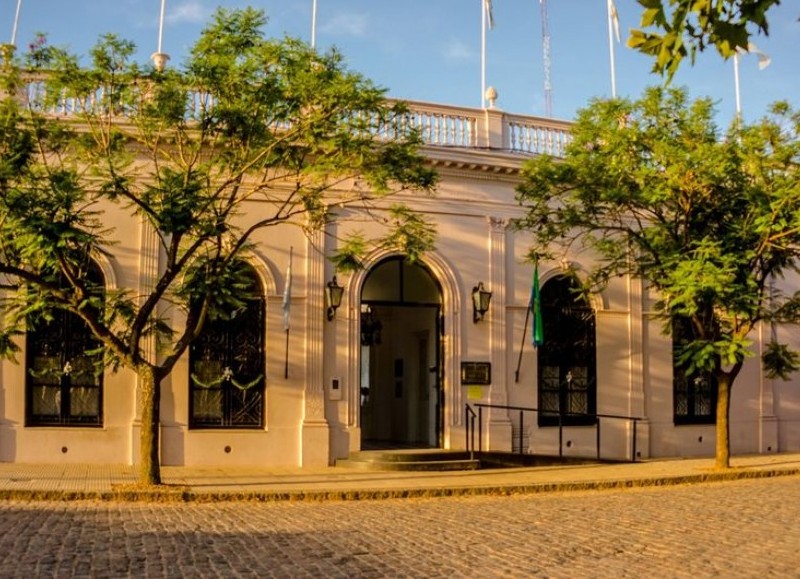A través de la ordenanza municipal número 4172/16 queda prohibido en todo el partido de San Antonio de Areco, la fabricación, comercialización, tenencia, uso, manipulación, deposito, circulación y transporte de elementos de pirotecnia.