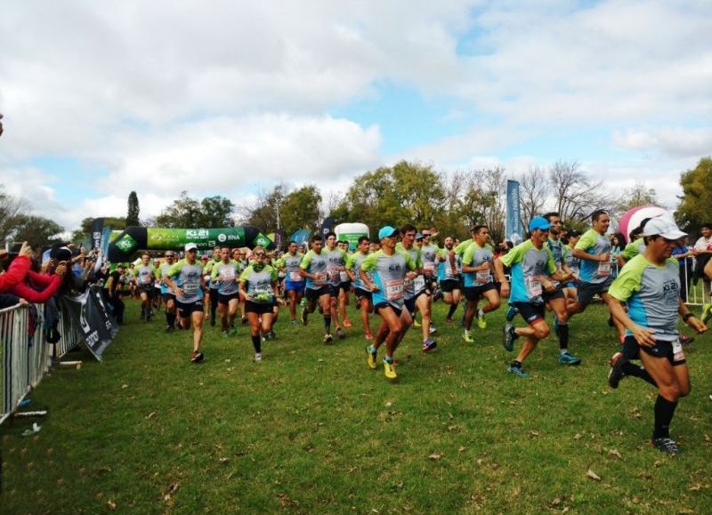 La imagen de cientos de corredores con las pecheras identificatorias fue la postal del domingo en Areco.