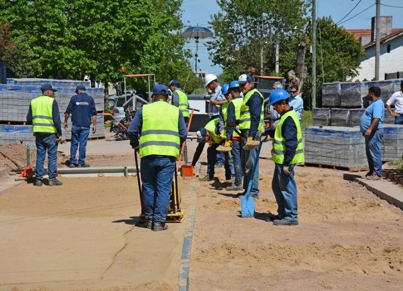 Los trabajos se realizan a través de la empresa estatal SANEAR.