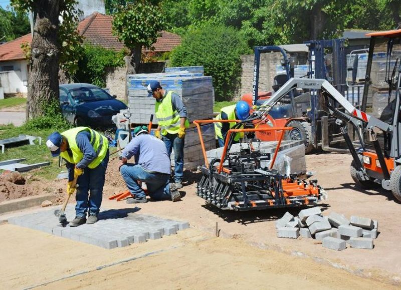 Los trabajos se realizan a través de la empresa estatal SANEAR.