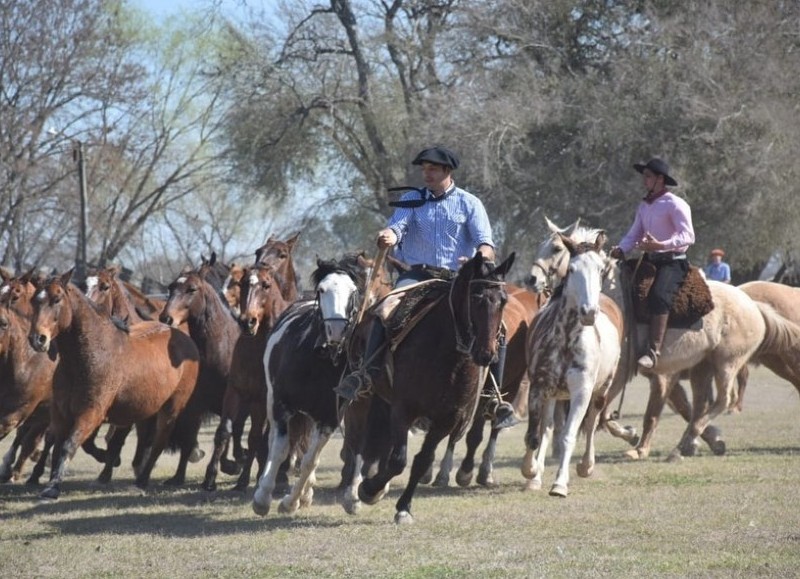 El tradicional día de campo se realizó en el Parque Criollo, junto a vecinos y turistas.