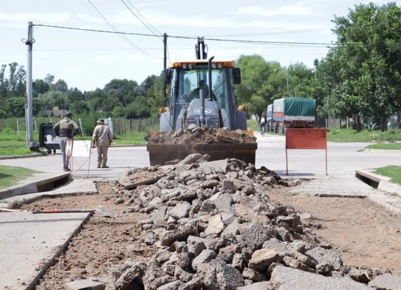 La Municipalidad de San Antonio de Areco comenzó el bacheo urbano en las distintas calles de la ciudad.