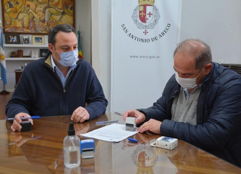 El intendente Francisco Ratto avanzó en las obras de agua y cloacas para los loteos Irazú y Lecot.
