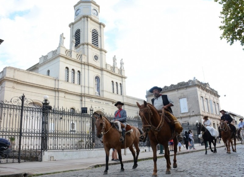 Desfile a caballo.