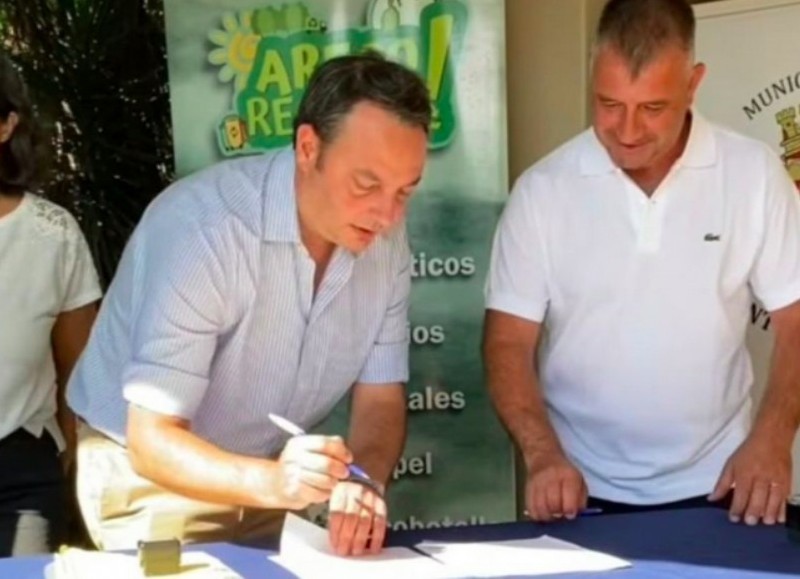 Por cada litro de aceite descartado por el uso doméstico, se contaminan aproximadamente mil litros de agua.