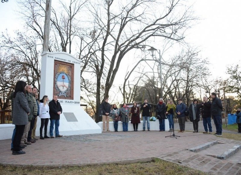 "Llevamos a cabo un acto, junto a nuestros queridos Héroes de Malvinas y autoridades en conmemoración a este día", informó.