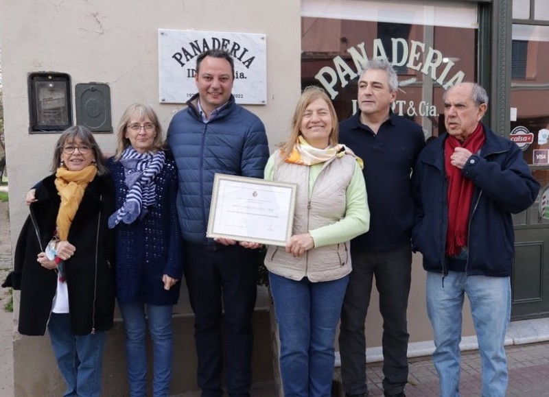 El lugar data de 1922, acompañando desde entonces a todos los ciudadanos y visitantes de Areco.