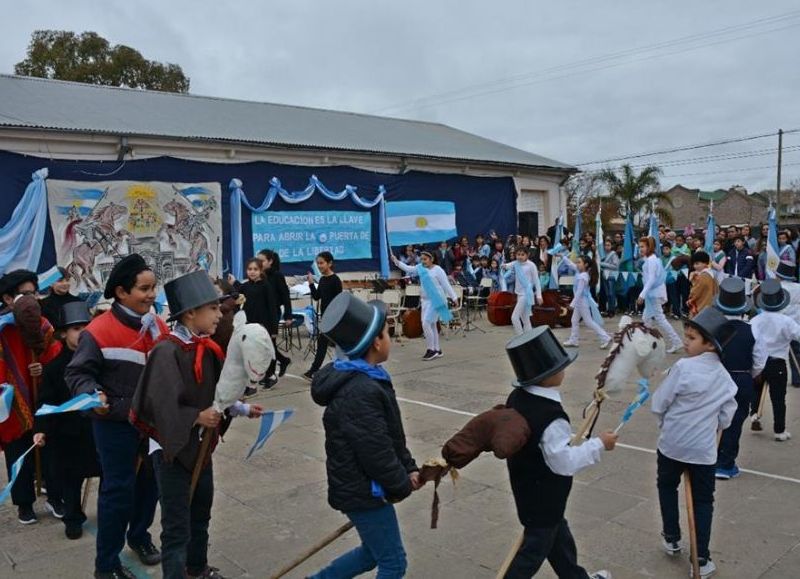 Areco se viste de celeste y blanco.