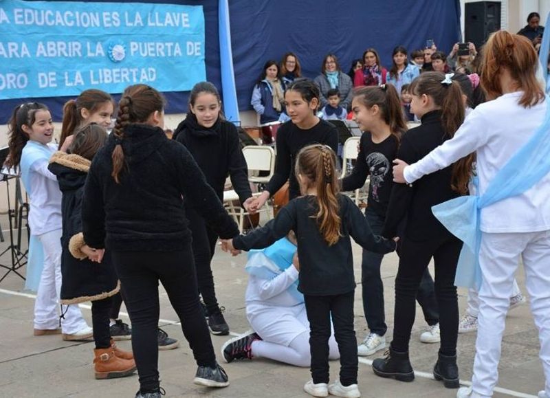 Areco se viste de celeste y blanco.