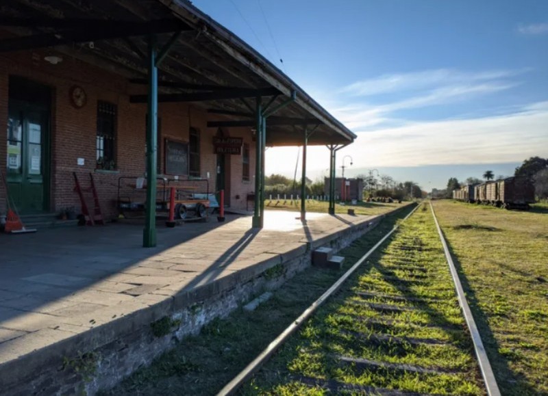 Vagues tiene tan solo 100 habitantes, por lo que es ideal para descansar, tomar unos mates en la tranquilidad del campo y al aire libre, caminar por las calles de tierra o recorrer el pueblo en bicicleta.