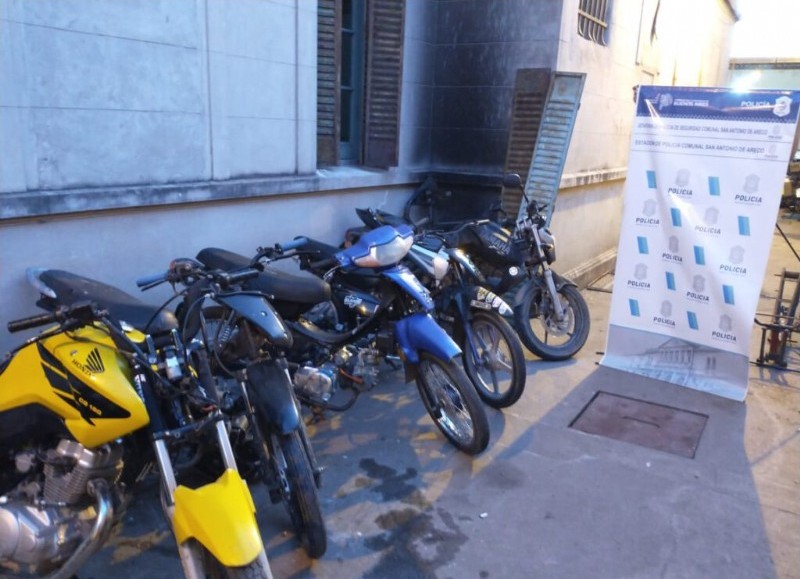 El operativo concluyó con el secuestro de varias motocicletas que circulaban con “escapes libres” y sistema de “corte”.