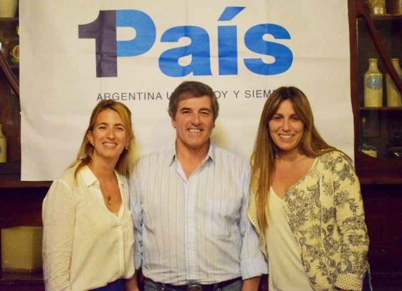 Paula Suárez, Aldo Menconi y Carolina Acuña.