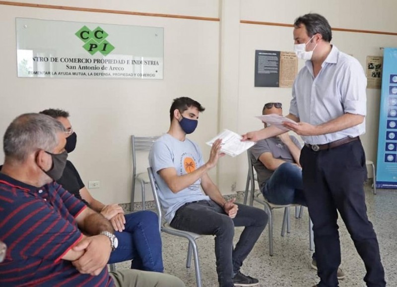 La Municipalidad de San Antonio de Areco mantuvo un encuentro con el Centro de Comercios y los comerciantes del sector, para dialogar sobre el retorno a clases de los jóvenes.