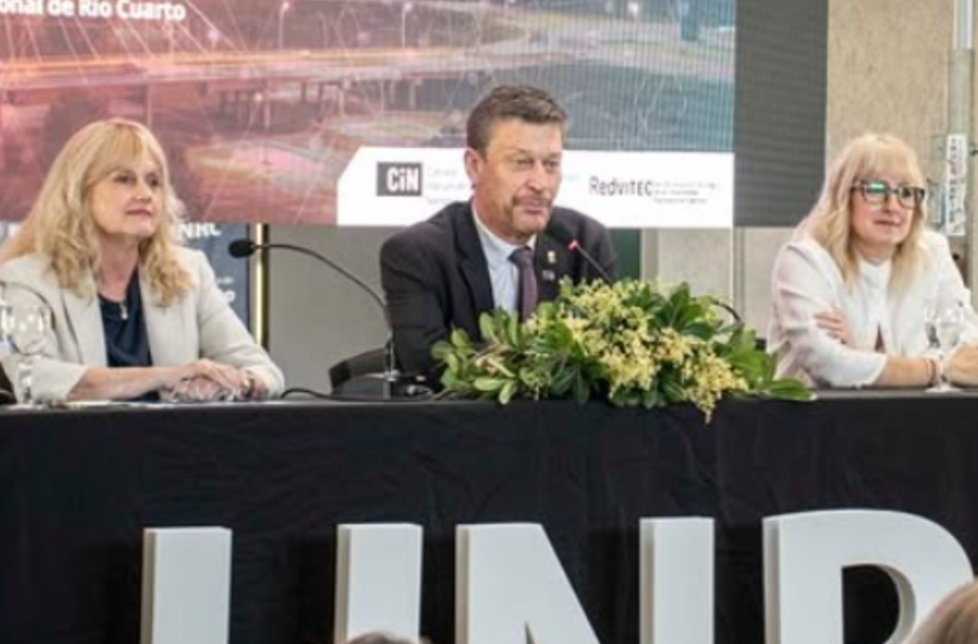 Docentes de la UNSAdA presentaron dos desarrollos tecnológicos de impacto social.