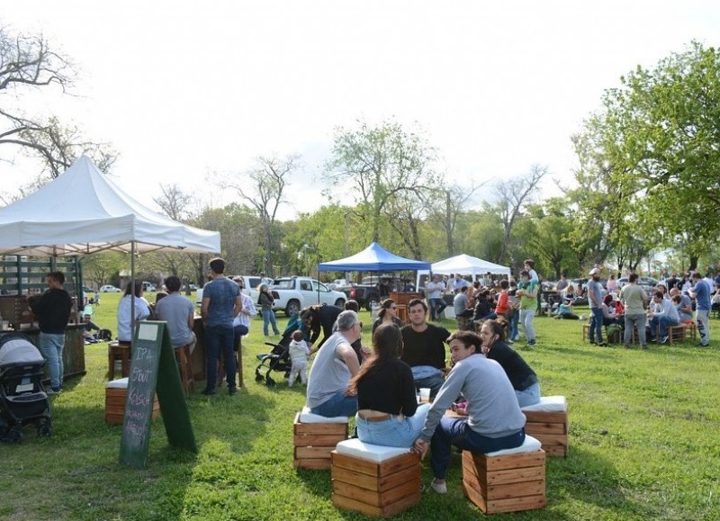 Con el objetivo de contar con un espacio para los vecinos de la ciudad de San Antonio de Areco, se habilitó el Patio Cervecero.