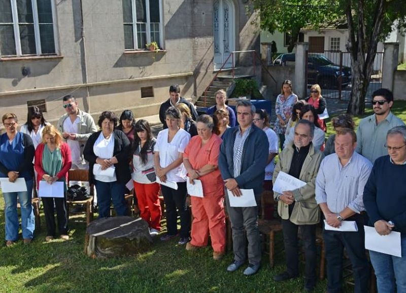 Enfermeros y enfermeras de la ciudad participaron del emotivo acto.