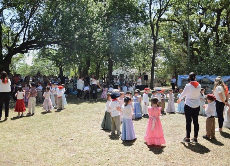 La Municipalidad compartió diferentes fotos del evento, donde niños junto a sus familias brindaron el acto de fin de curso.