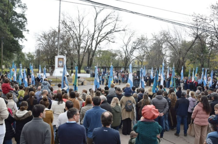 El acto se llevó a cabo en el Mástil del Bicentenario.