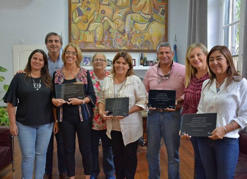 El municipio reconoce la labor educativa.